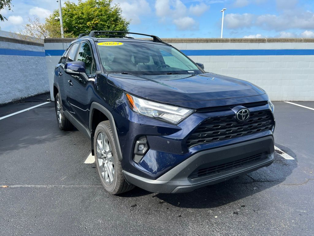 2023 Toyota RAV4 XLE Premium photo 7