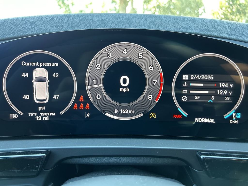 2025 Porsche Cayenne Base photo 19