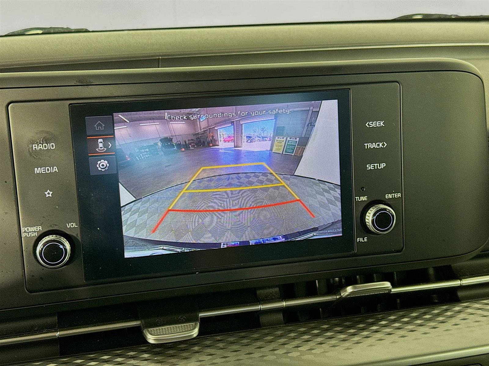 2024 Kia Carnival LX photo 15