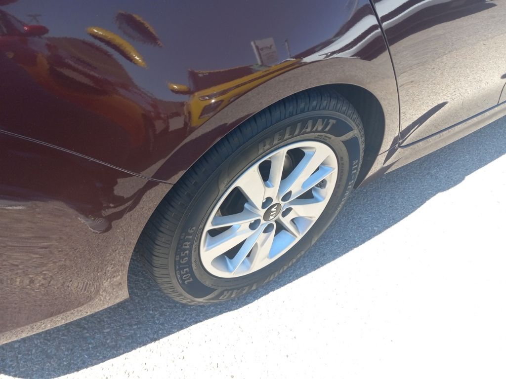 2017 Kia Optima LX photo 12