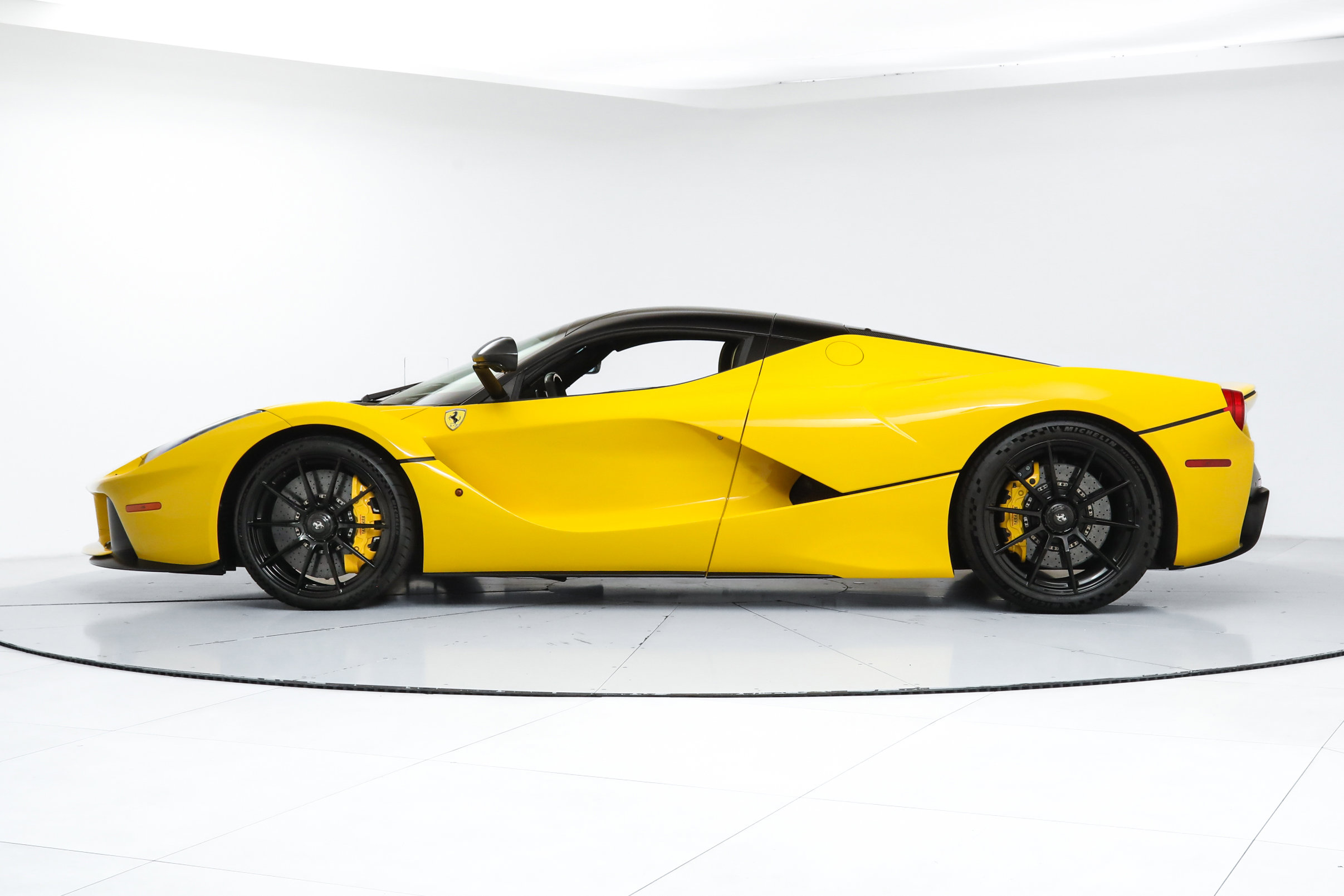 Certified Used 2014 Yellow Ferrari  image 4