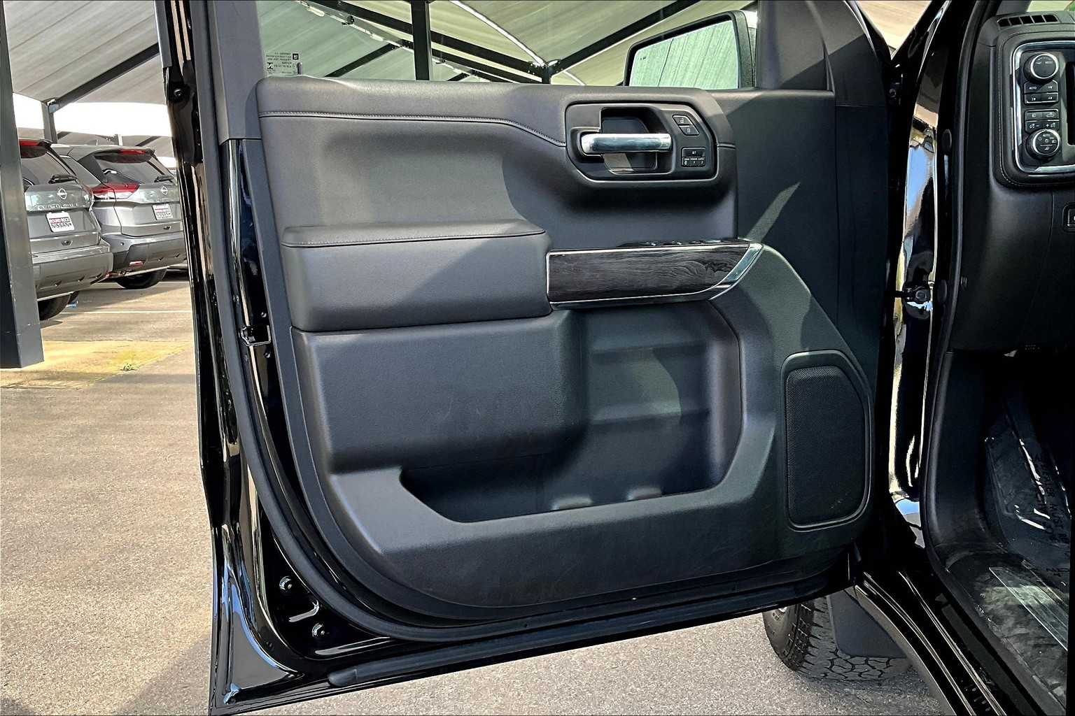 2022 Chevrolet Silverado 1500 LTZ photo 19