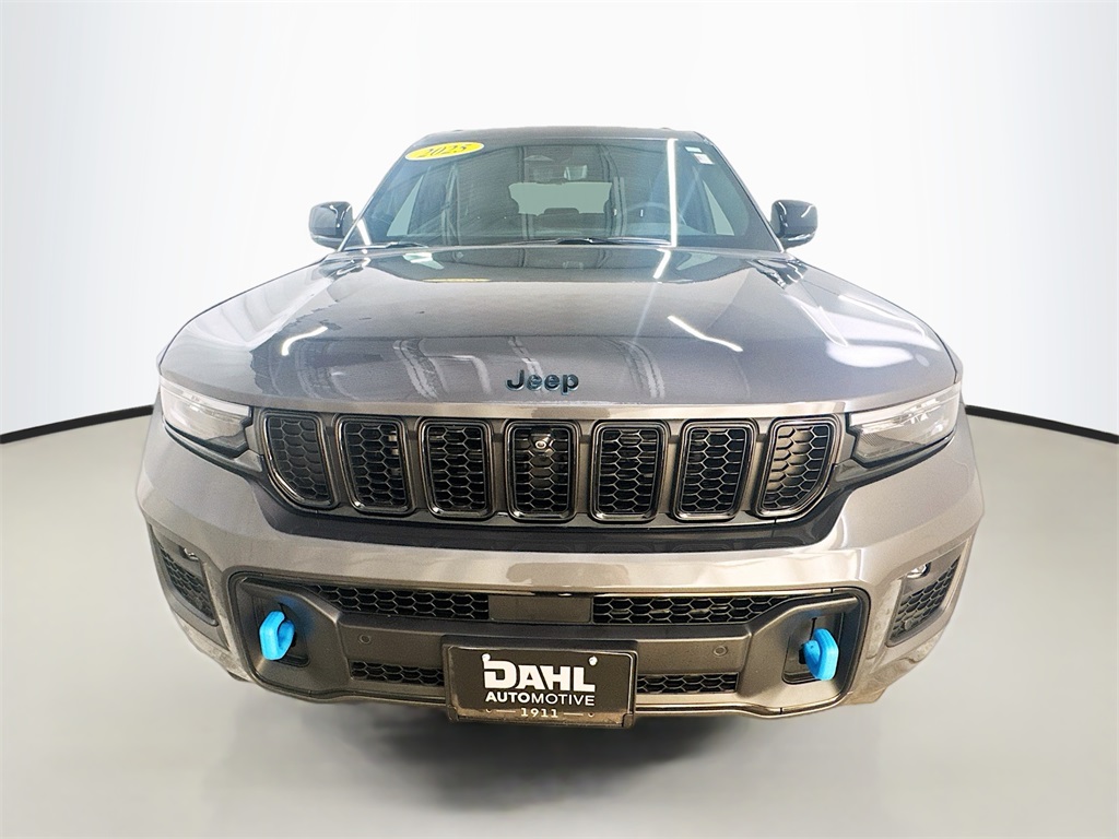 2025 Jeep Cherokee photo 2