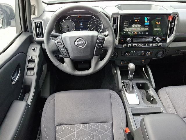 2025 Nissan Frontier SV photo 6