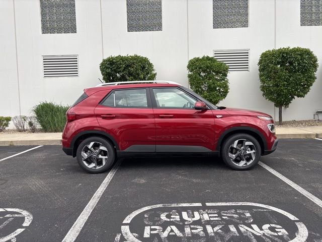 2025 Hyundai Venue Limited photo 3