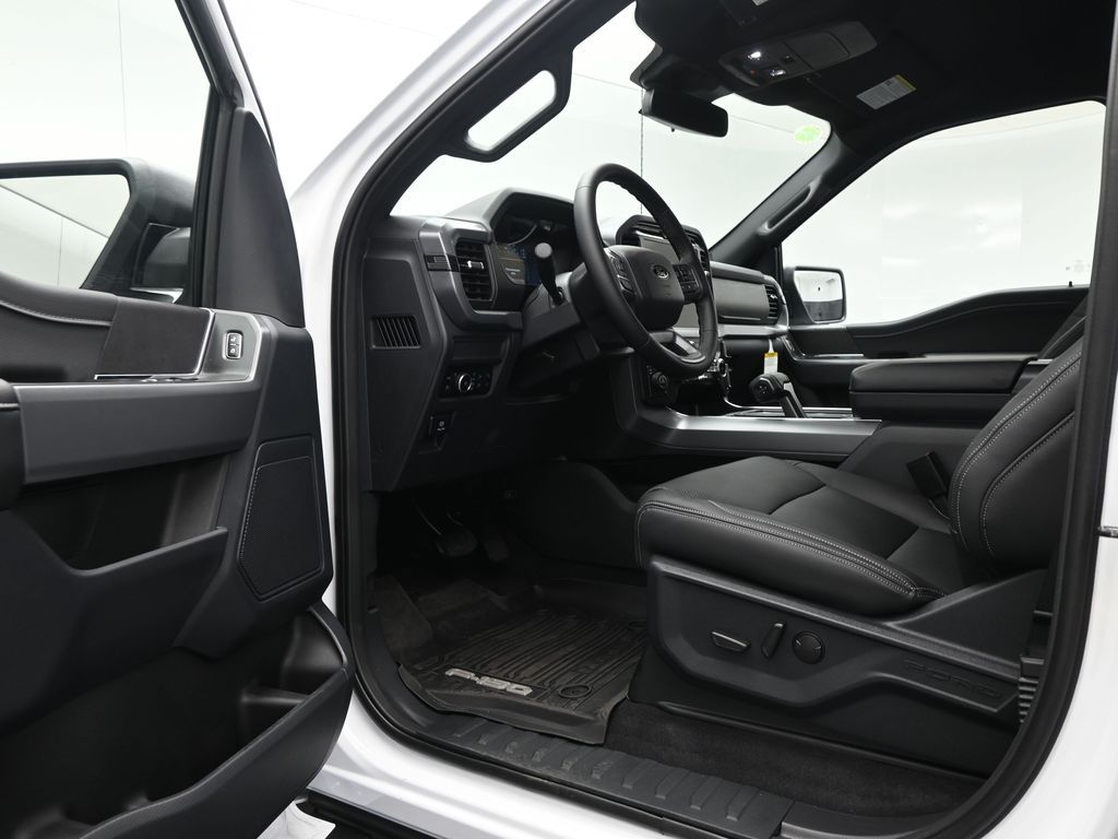 2025 Ford F-150 XLT photo 6