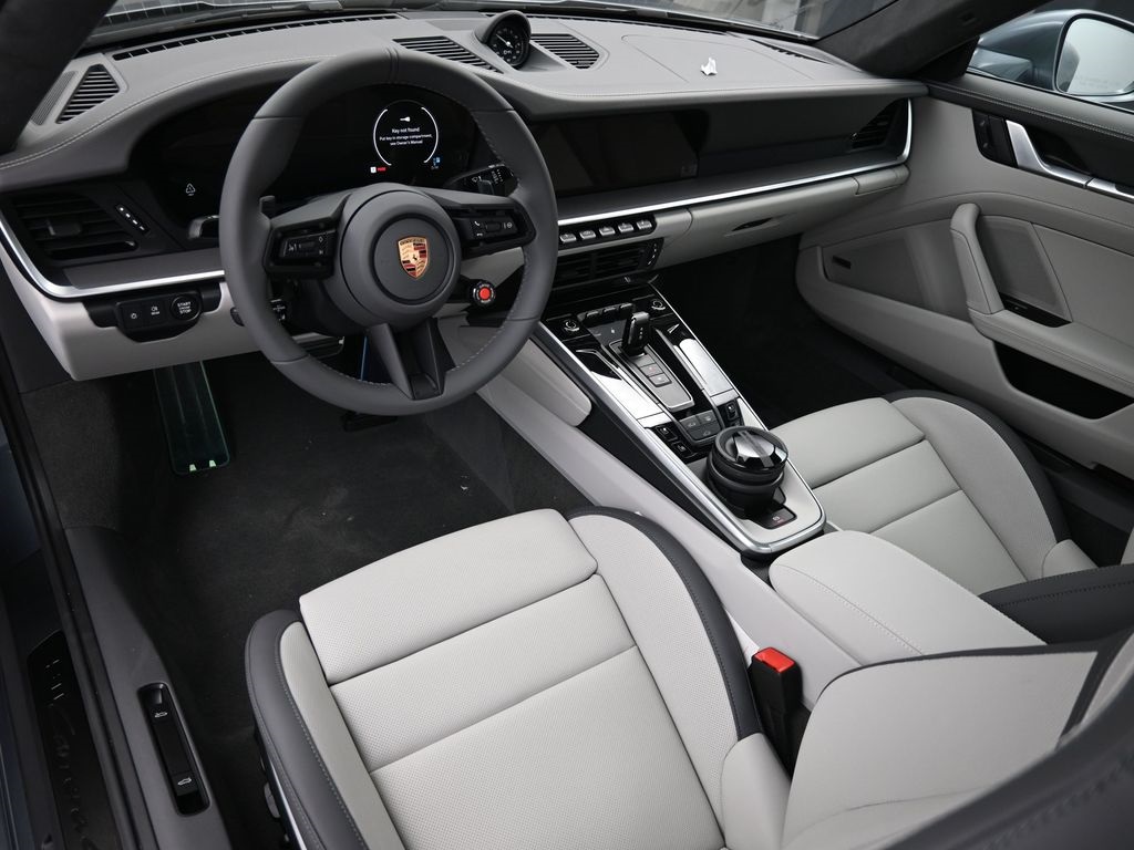 2026 Porsche 911 4 GTS photo 3