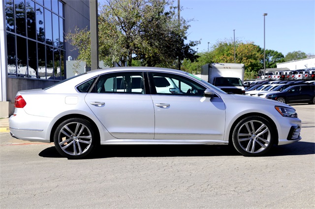 2016 Volkswagen Passat R-Line photo 3