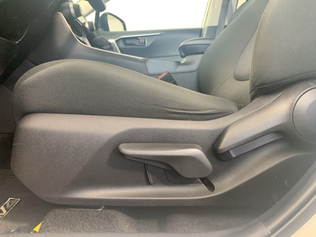 2022 Toyota RAV4 LE photo 21