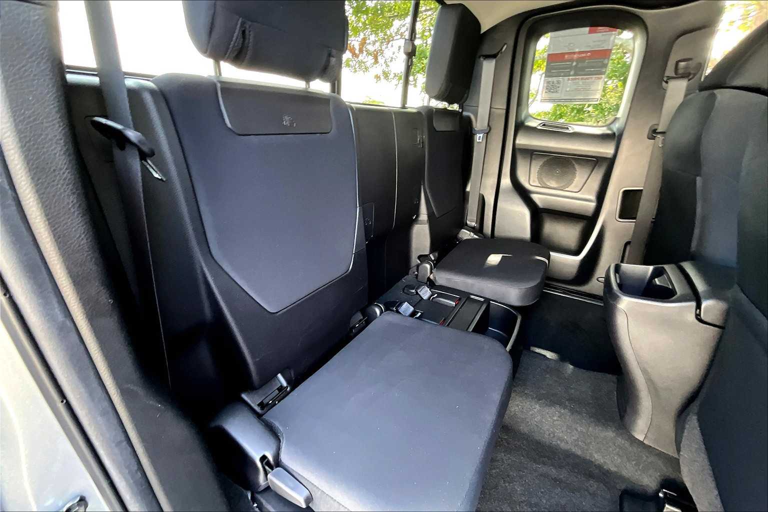 2023 Toyota Tacoma SR5 4x4 Access Cab photo 16