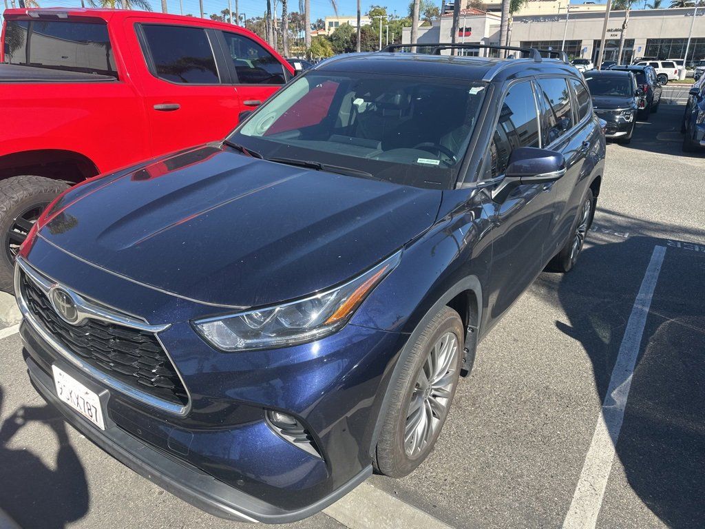 2020 Toyota Highlander Platinum's photo