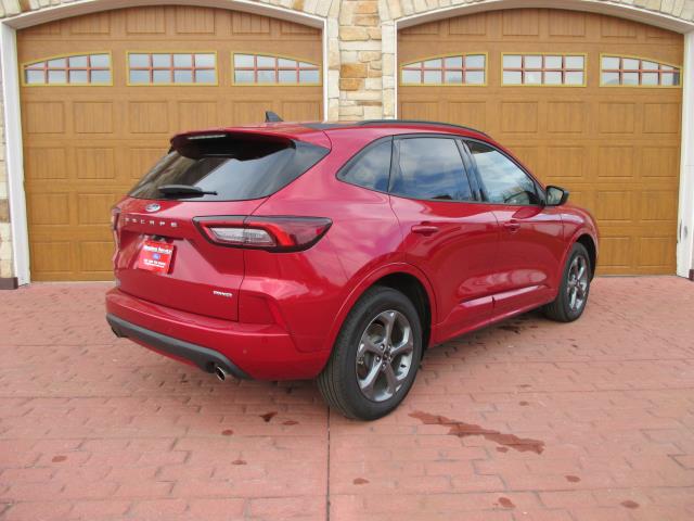 2023 Ford Escape ST-Line photo 4