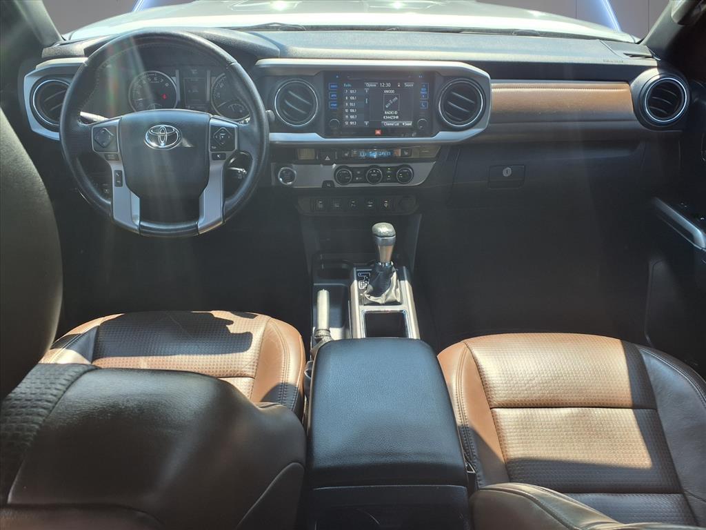 2017 Toyota Tacoma Limited V6 photo 9
