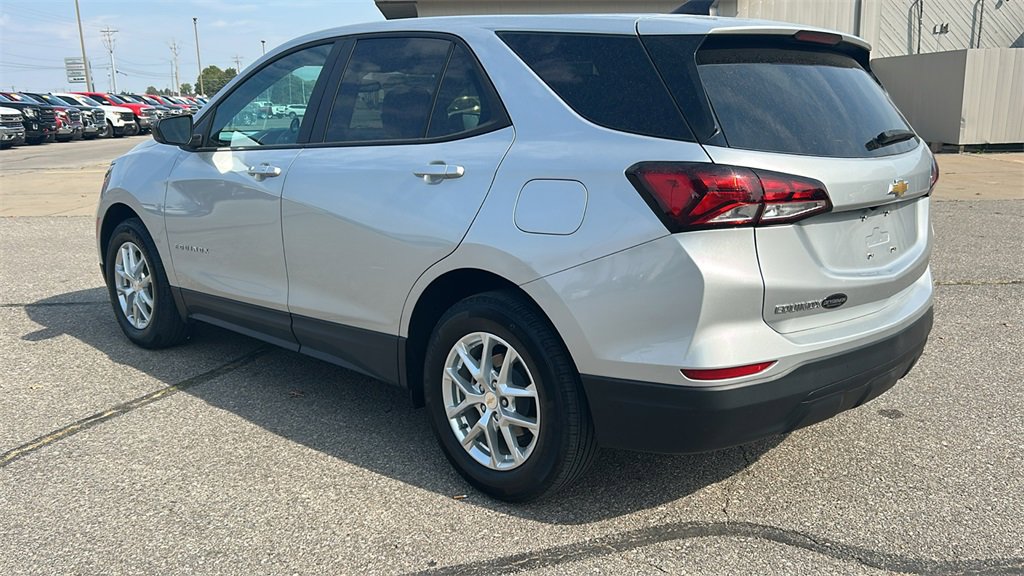 2022 Chevrolet Equinox LS photo 5