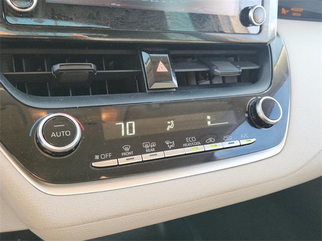 2020 Toyota Corolla LE photo 21