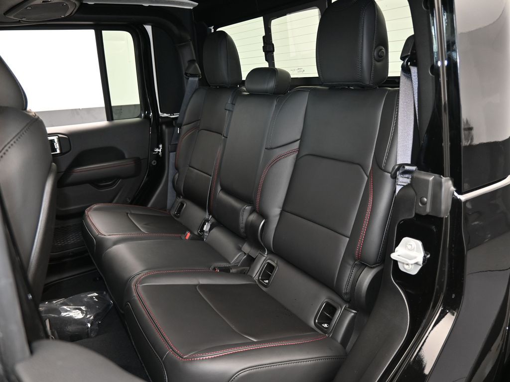 2025 Jeep Gladiator Rubicon photo 17