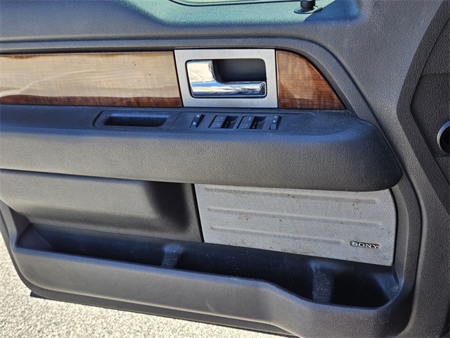 2010 Ford F-150 Lariat photo 25