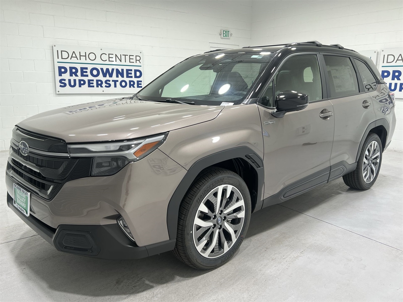 2025 Subaru Forester Touring photo 4
