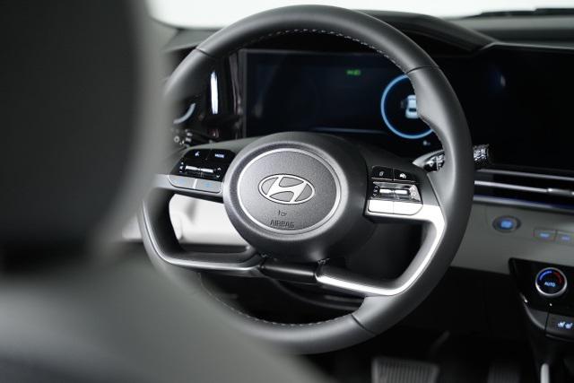 2025 Hyundai Elantra Hybrid Limited photo 6