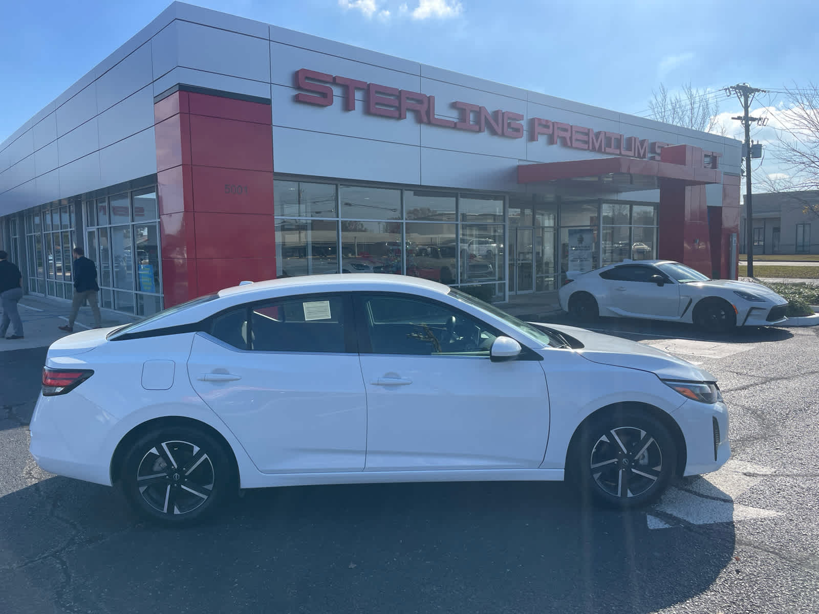 2025 Nissan Sentra SV's photo