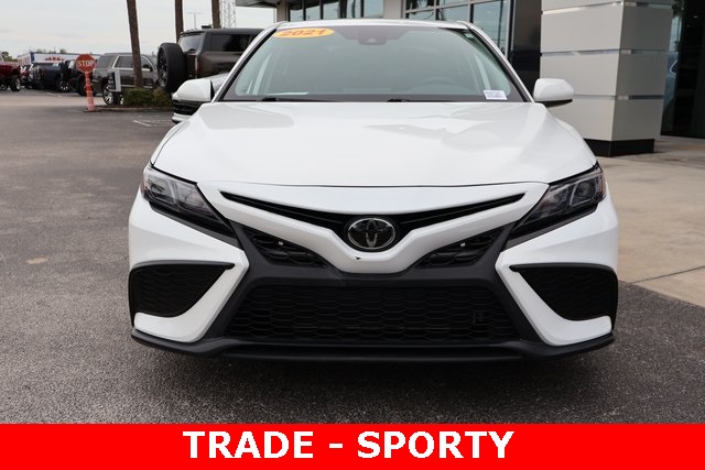 2021 Toyota Camry SE photo 3