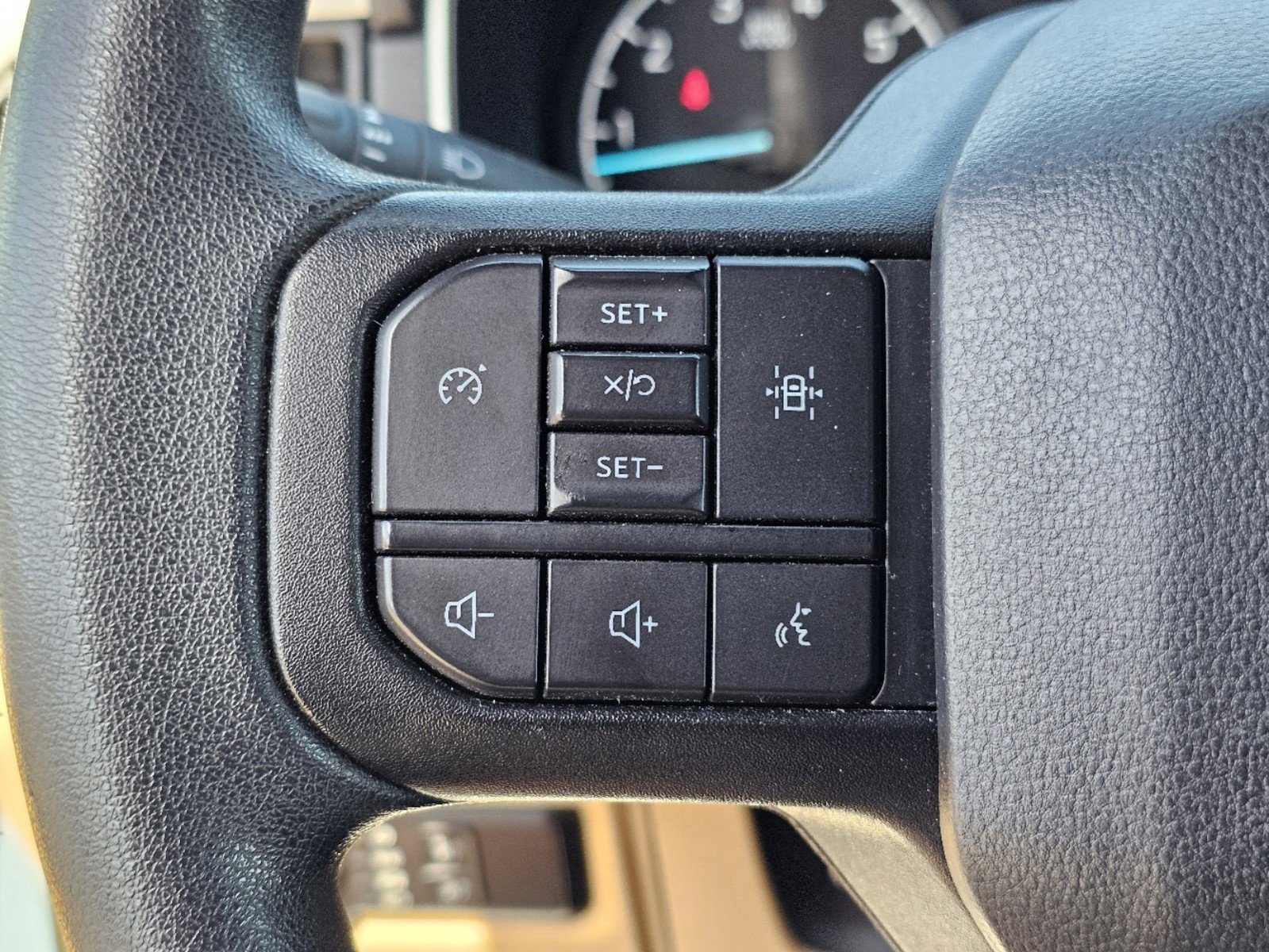 2023 Ford F-150 XLT photo 18