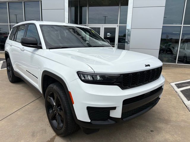 2023 Jeep Grand Cherokee Altitude photo 4