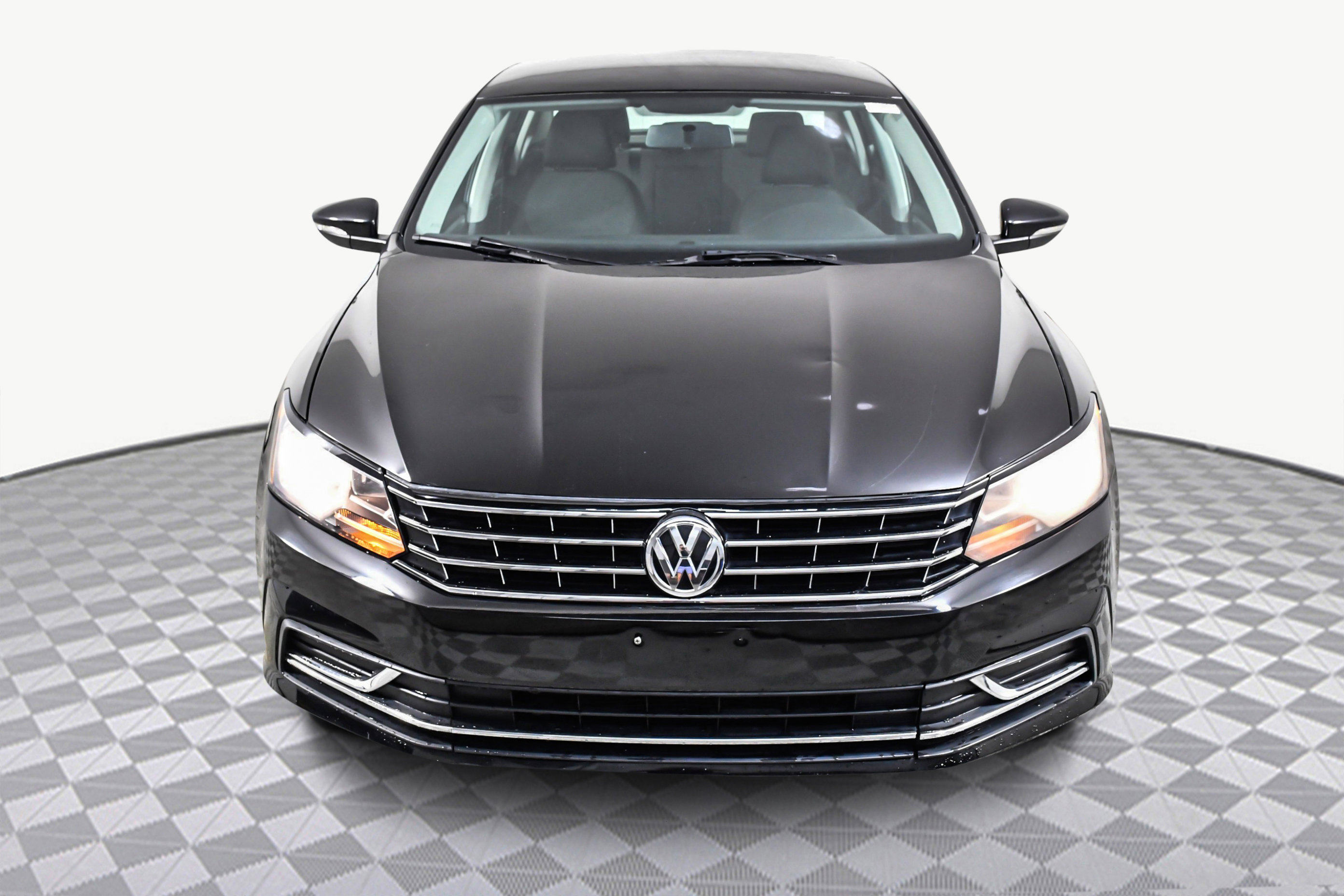 2016 Volkswagen Passat S photo 2