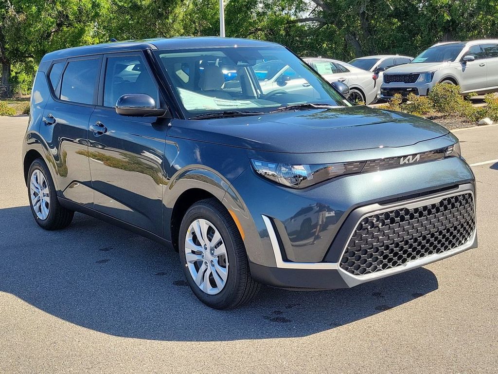 2025 Kia Soul LX S photo 3