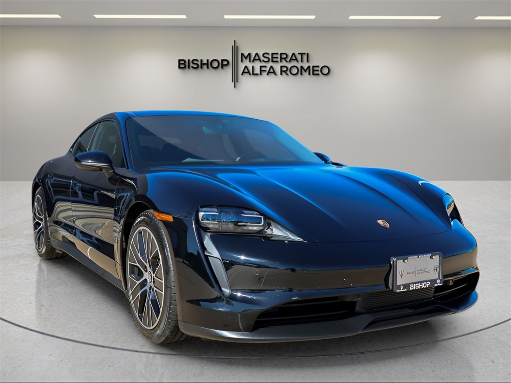 2022 Porsche Taycan Base's photo