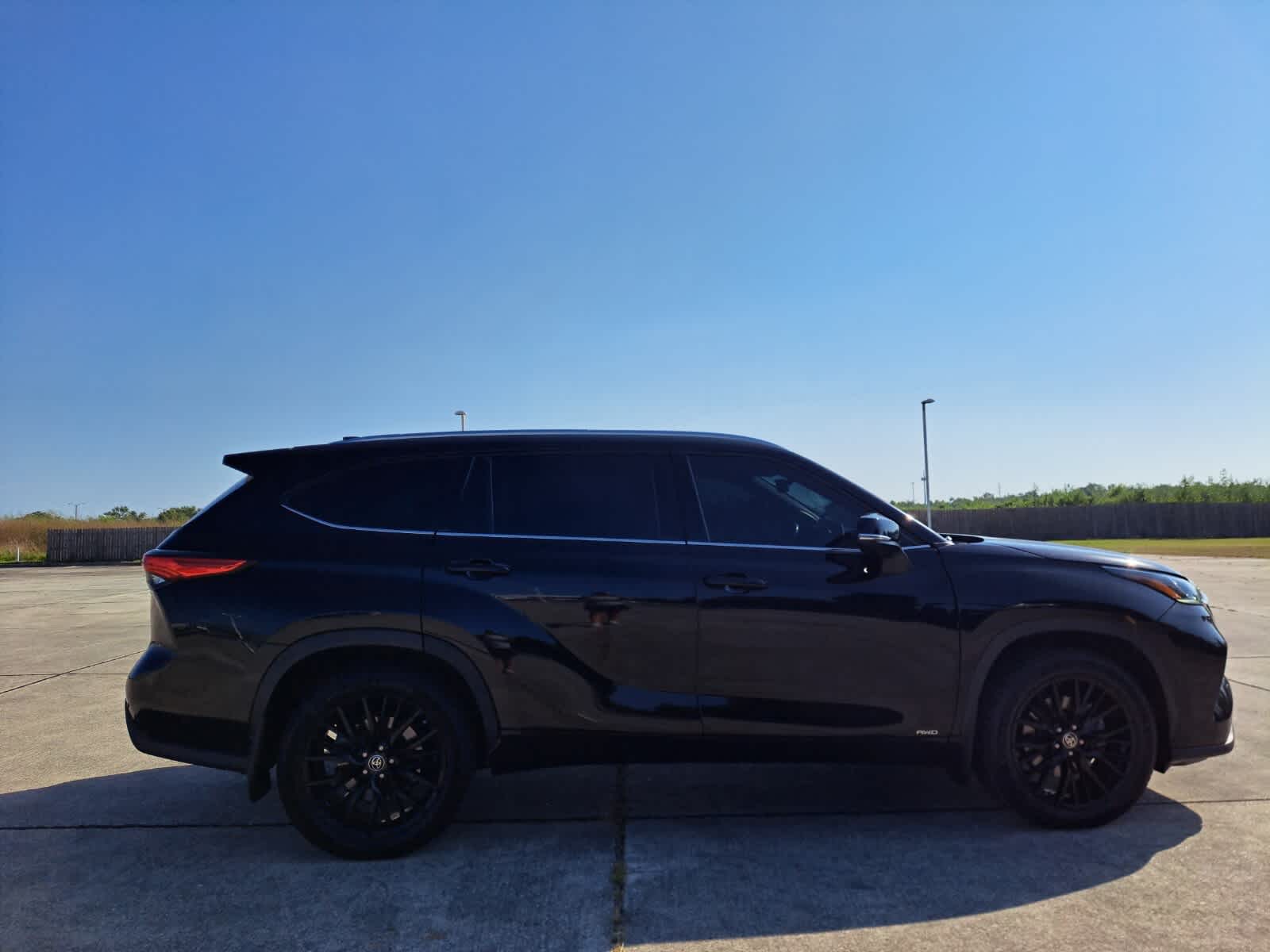 2022 Toyota Highlander Hybrid Platinum photo 3