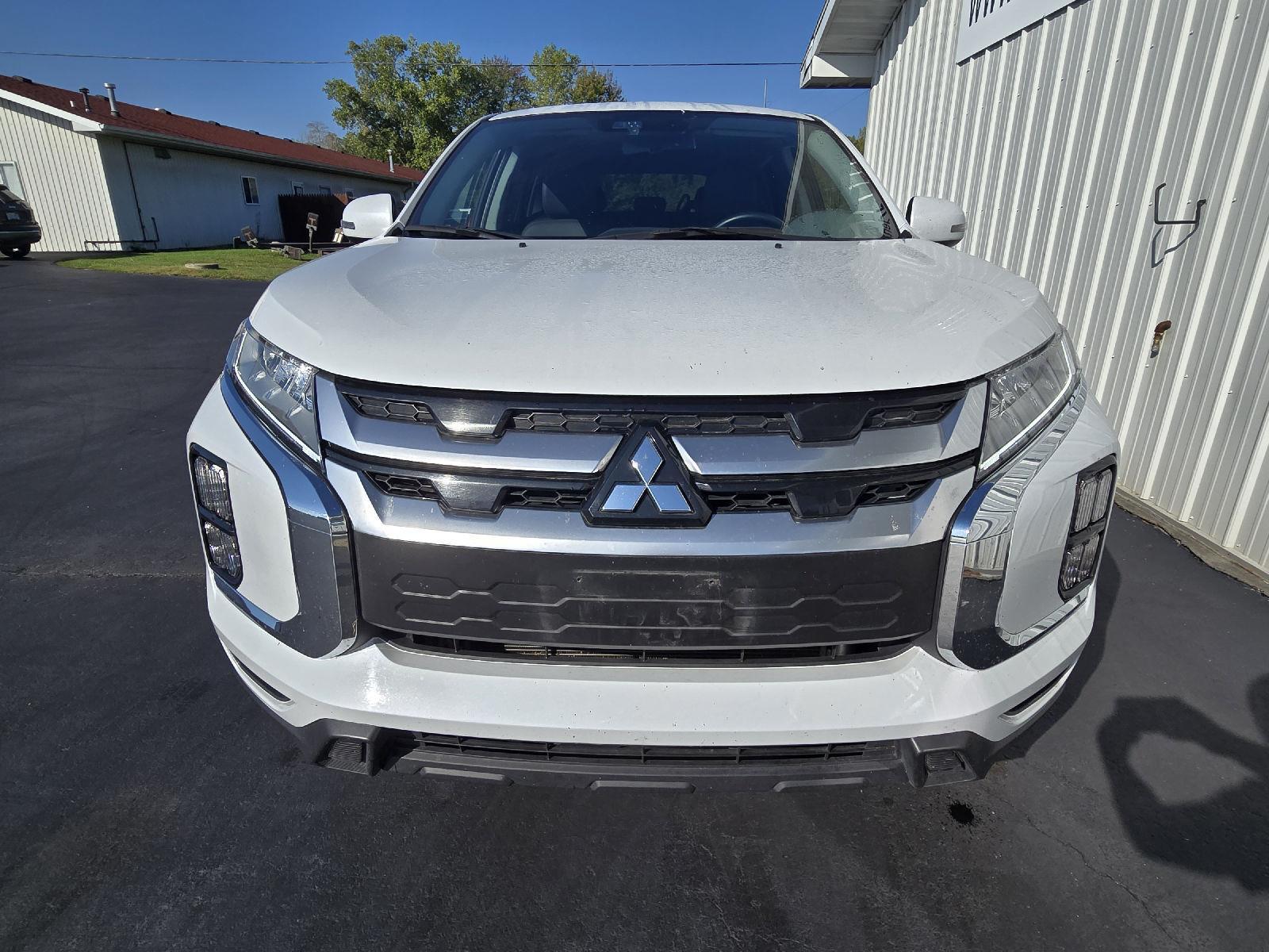 2024 Mitsubishi Outlander ES LE SE photo 4