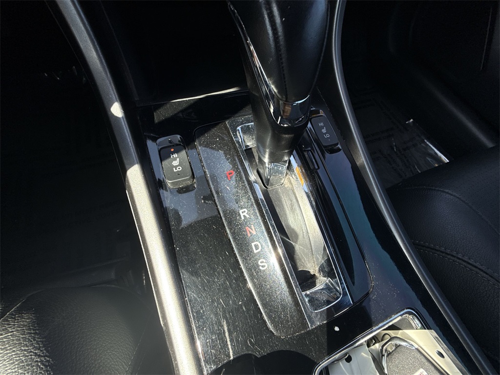 2017 Honda Accord EX-L V6 photo 22