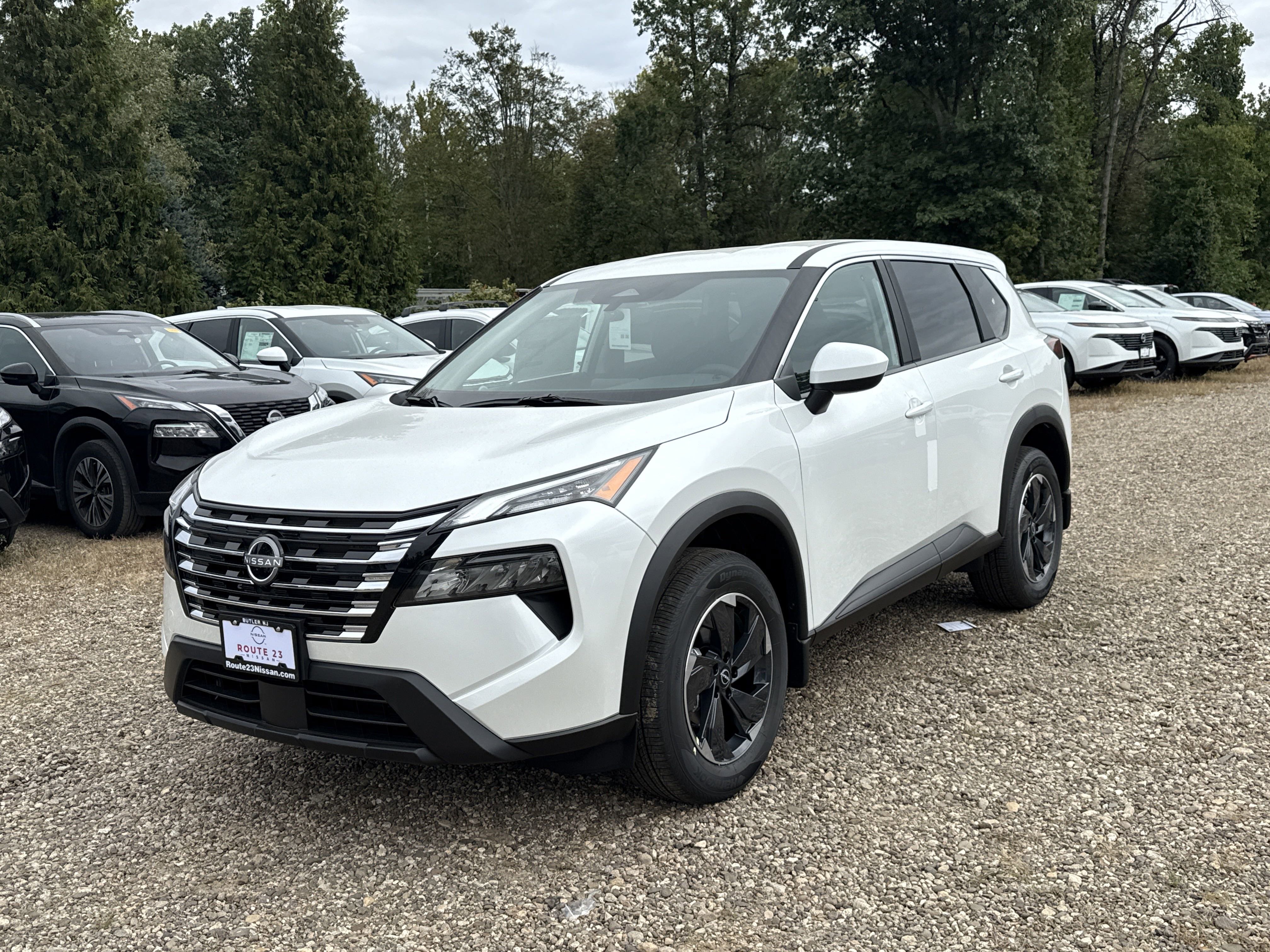 2026 Nissan Rogue SV's photo