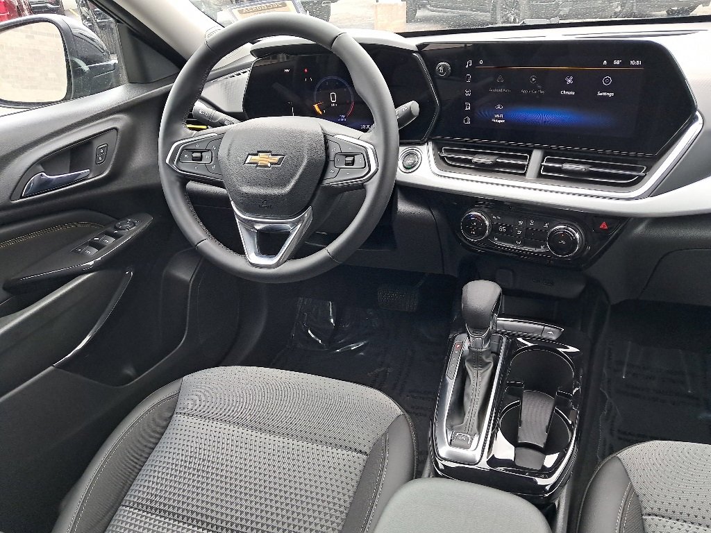 2024 Chevrolet Trax LT photo 19