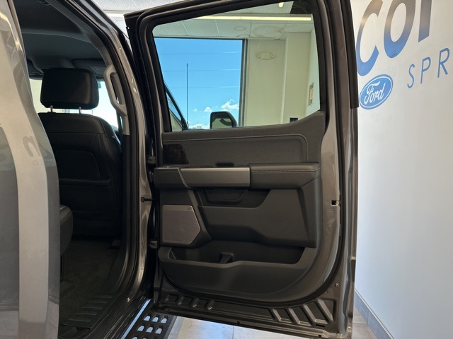 2025 Ford F-350 Lariat photo 28