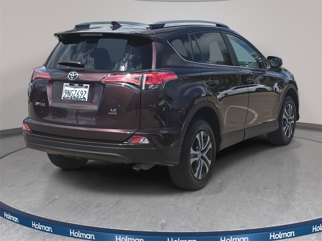 2017 Toyota RAV4 LE photo 2
