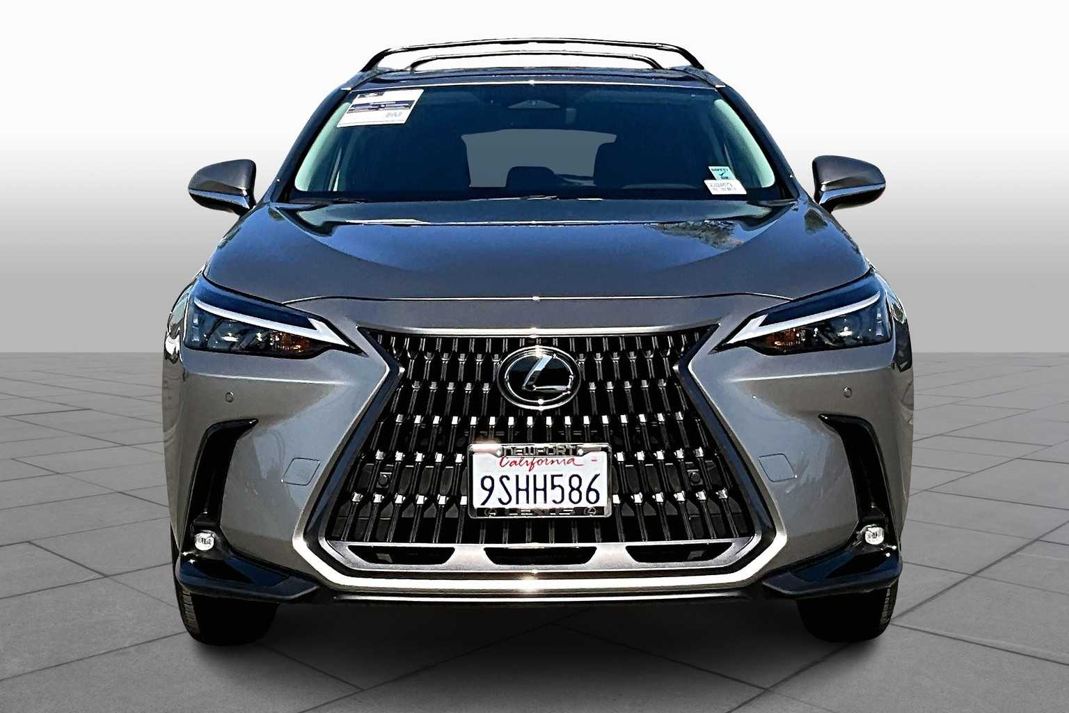 2025 Lexus NX 250 photo 3