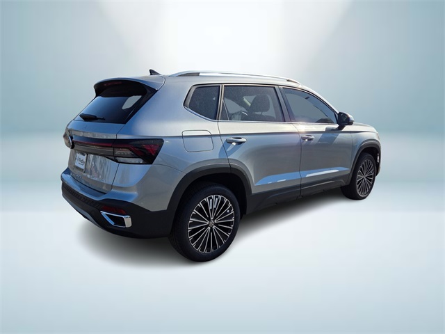 2025 Volkswagen Taos SE photo 4