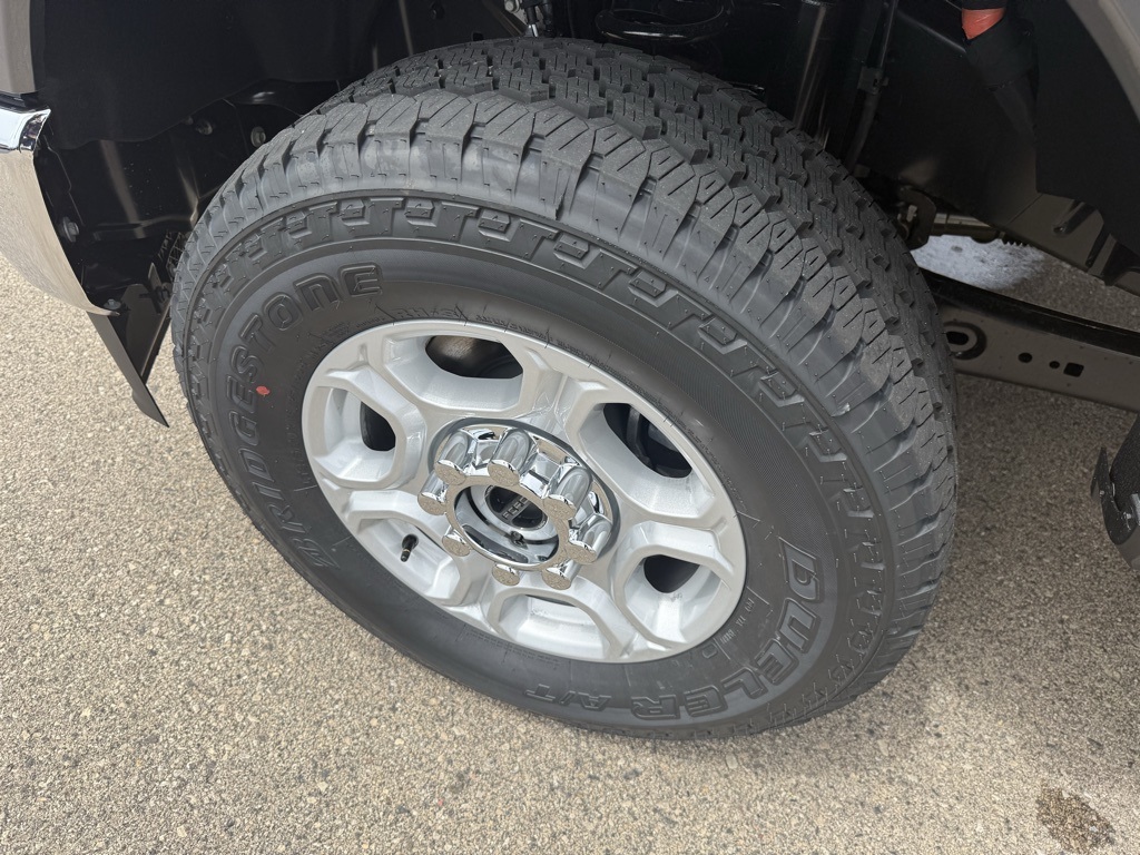 2025 Ford F-350 XLT photo 3
