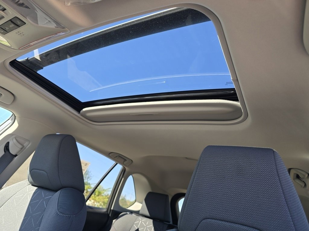 2025 Toyota RAV4 Hybrid XLE photo 3