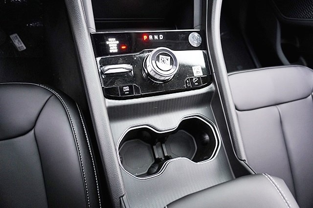 New 2023 Diamond Black Crystal Pearl-Coat Exterior Paint Jeep 4xe image 40