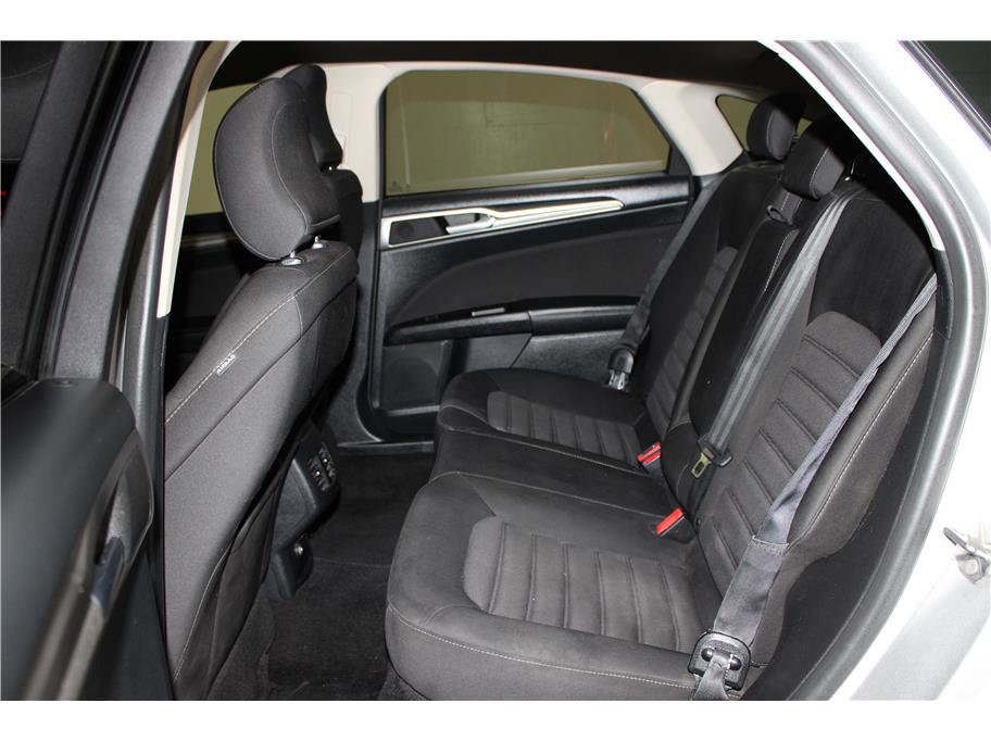 2017 Ford Fusion SE photo 12