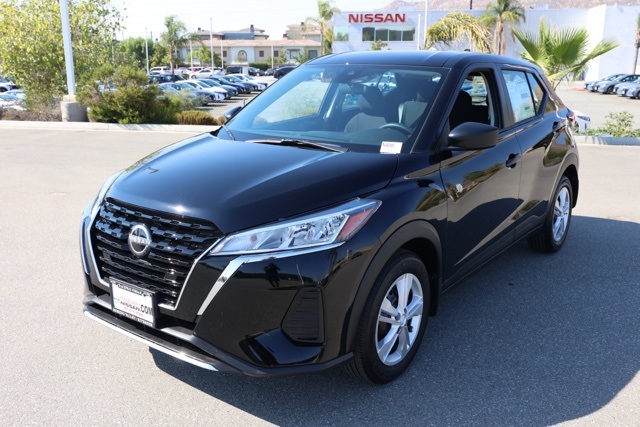 2025 Nissan Kicks Play S photo 6