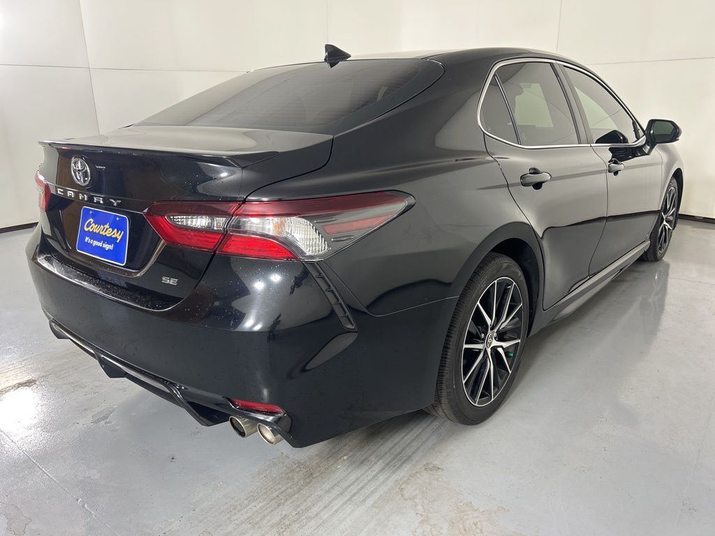2021 Toyota Camry SE photo 9