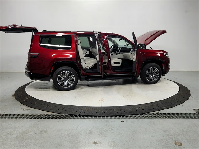 2024 Jeep Wagoneer Base photo 16