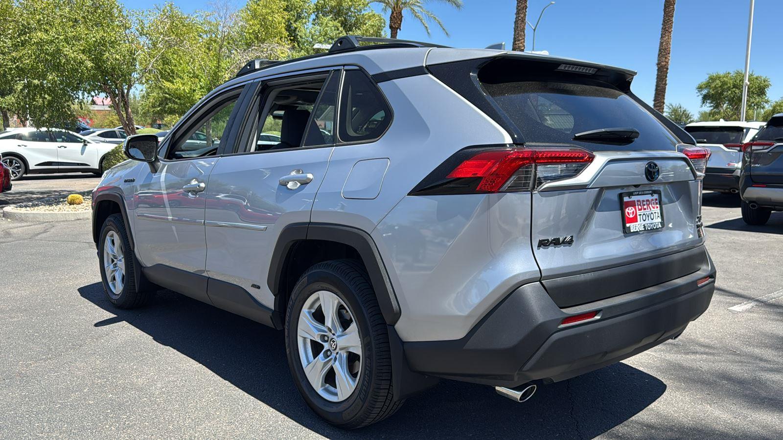 2021 Toyota RAV4 Hybrid XLE photo 4