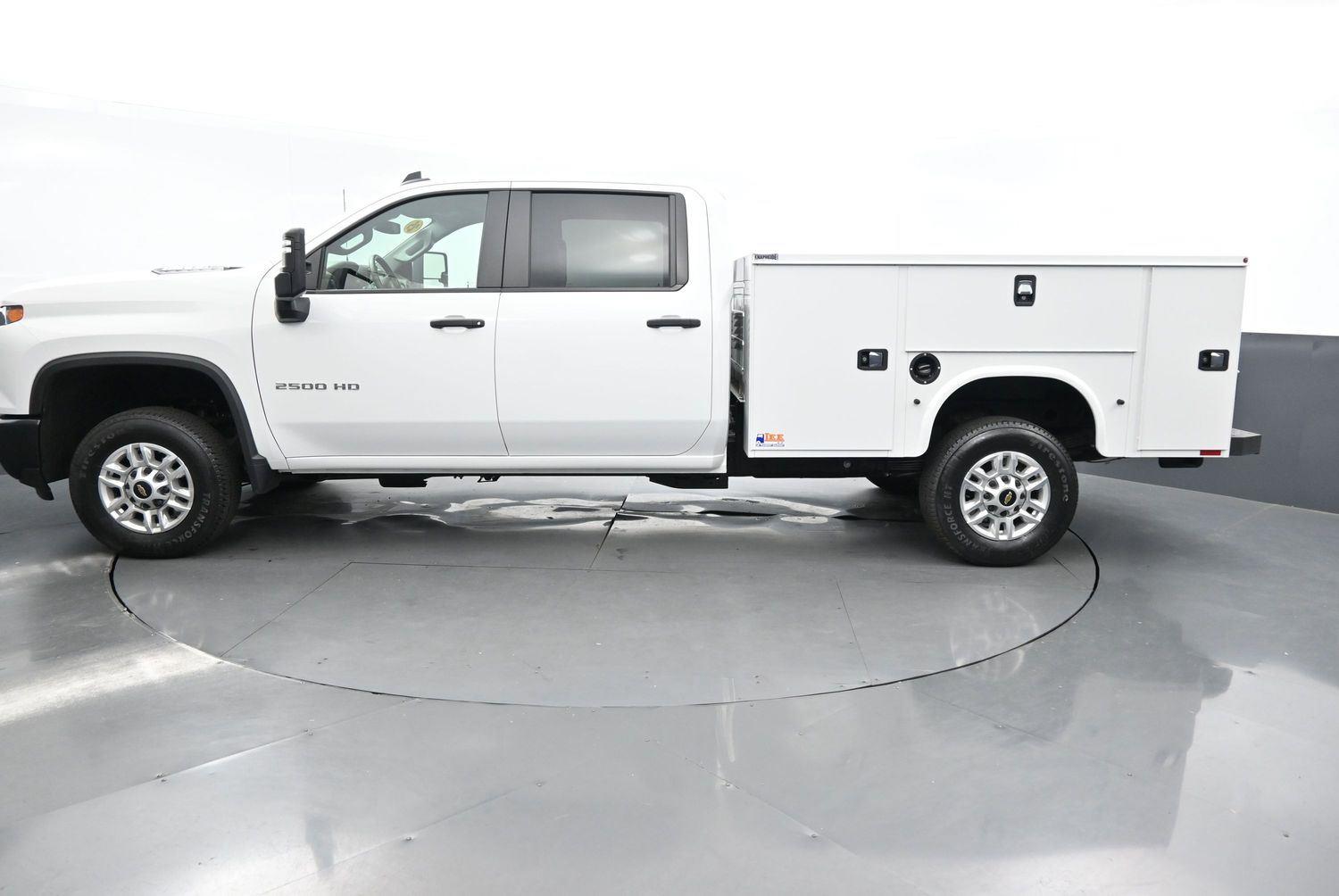 2025 Chevrolet Silverado 2500HD photo 2