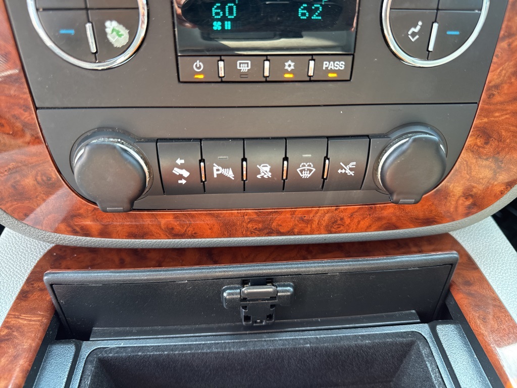 2008 Chevrolet Avalanche LTZ photo 42