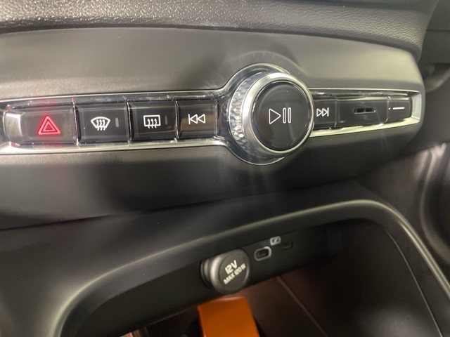 2025 Volvo XC40 Core photo 29